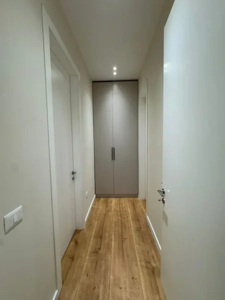 Tirane, jepet me qera apartament 1+1+Aneks+Ballkon Kati 4, 72 m² 900 € (Kompleksi Delijorgji)