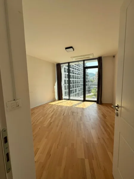 Tirane, jepet me qera zyre Kati 3, 158 m² 1.850 € (Lake View Residence)