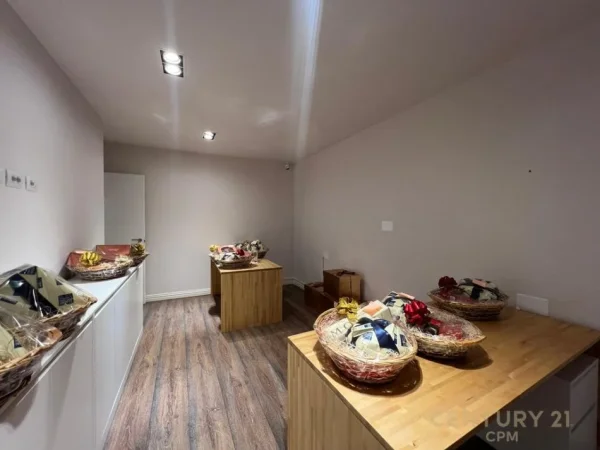 Tirane, jepet me qera zyre Kati 7, 170 m² 2.500 € (Zogu i Zi , Ring Center)