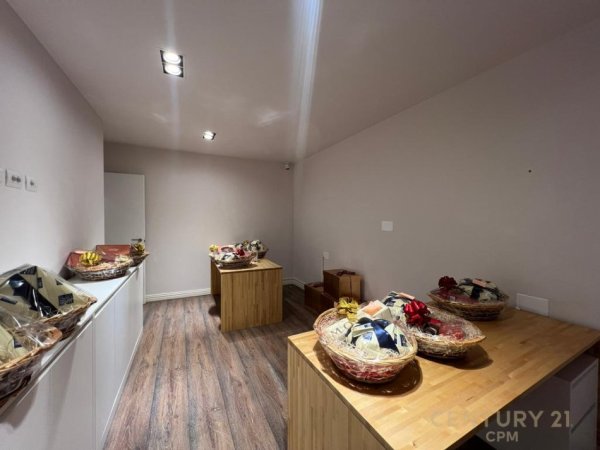 Tirane, jepet me qera zyre Kati 7, 170 m² 2.500 € (Zogu i Zi , Ring Center)