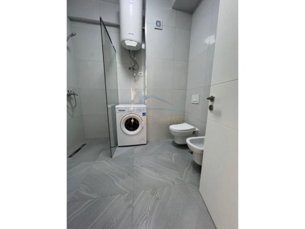 Tirane, jepet me qera apartament 2+1 Kati 3, 105 m² 550 € 