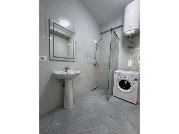 Tirane, jepet me qera apartament 2+1 Kati 3, 105 m² 550 € 