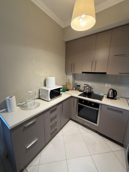Tirane, jepet me qera apartament 1+1 Kati 4, 68 m² 600 € (hotel radison)