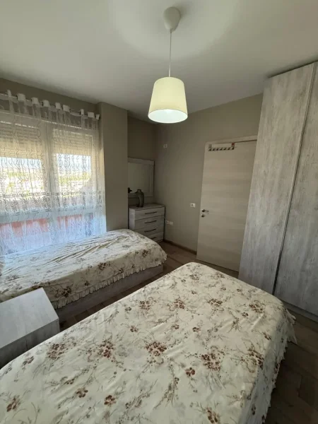 Tirane, jepet me qera apartament 1+1 Kati 4, 68 m² 600 € (hotel radison)