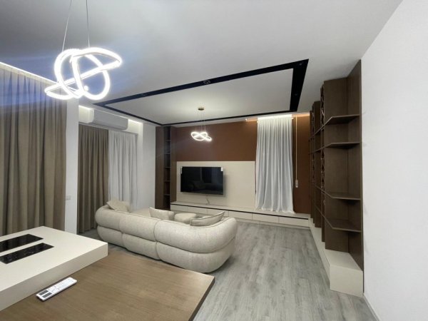 Tirane, jepet me qera apartament 2+1+Ballkon Kati 1, 108 m² 850 € (Ish Dogana/Rr.29 Nentori)
