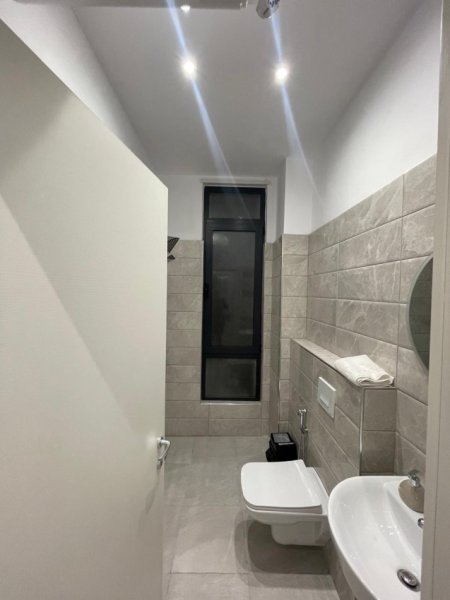 Tirane, jepet me qera apartament 2+1+Ballkon Kati 1, 108 m² 850 € (Ish Dogana/Rr.29 Nentori)