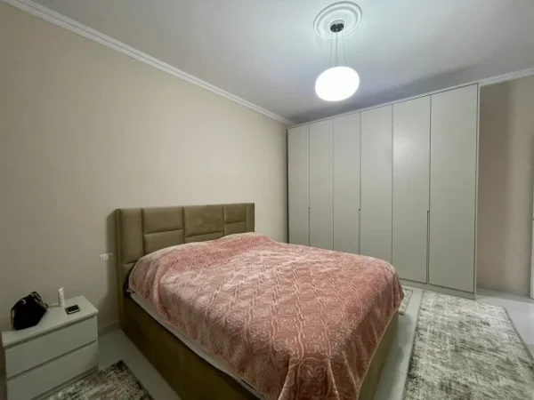 Tirane, jepet me qera apartament 2+1 Kati 7, 107 m² 600 € (URBAN GATE)