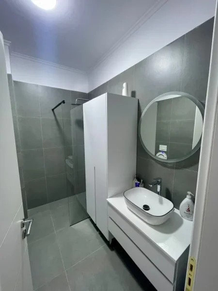 Tirane, jepet me qera apartament 2+1 Kati 7, 107 m² 600 € (URBAN GATE)