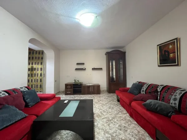 Tirane, shitet apartament 2+1 Kati 2, 78 m² (Kombinat)