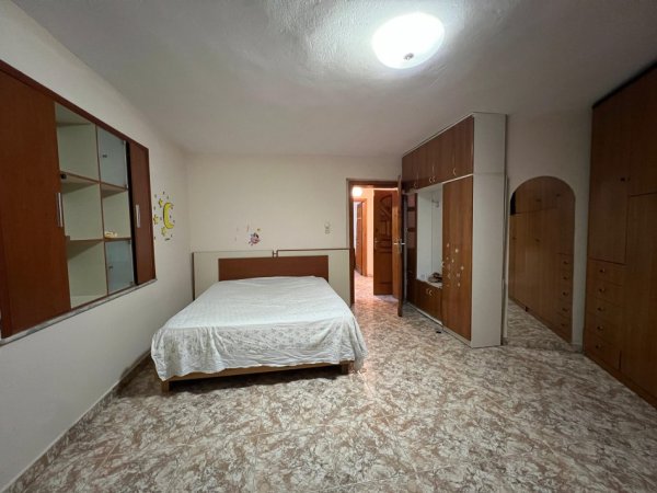 Tirane, shitet apartament 2+1 Kati 2, 78 m² (Kombinat)