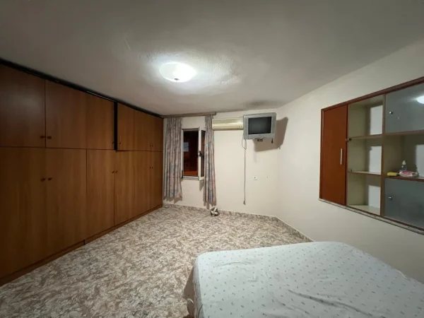 Tirane, shitet apartament 2+1 Kati 2, 78 m² (Kombinat)