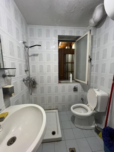 Tirane, shitet apartament 2+1 Kati 2, 78 m² (Kombinat)