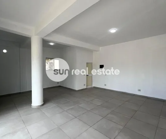 Shkoder, jepet me qera ambjent biznesi Kati 0, 44 m² (PRANE STACIONIT TE TRENIT)