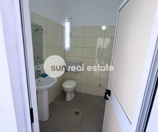 Shkoder, jepet me qera ambjent biznesi Kati 0, 44 m² (PRANE STACIONIT TE TRENIT)