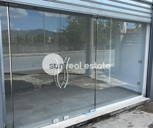Shkoder, jepet me qera ambjent biznesi Kati 0, 44 m² (PRANE STACIONIT TE TRENIT)