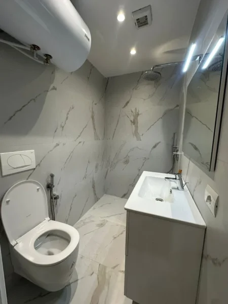Tirane, jepet me qera shtepi 1+1 Kati 2, 65 m² 600 € (Rruga Bardhyl)