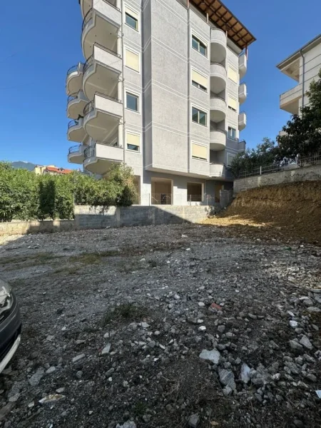 Tirane, jepet me qera toke , 300 m² (Kodra e Priftit)
