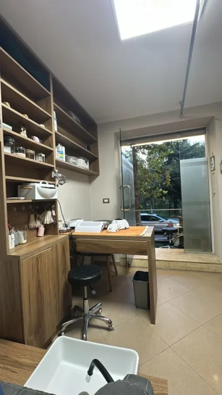 Tirane, jepet me qera dyqan Kati 0, 16 m² 350 € (RRUGA E ELBASANIT)