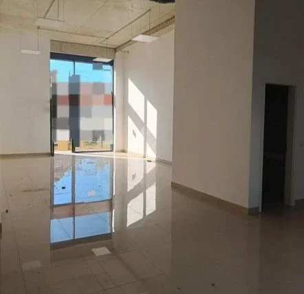 Tirane, jepet me qera dyqan Kati 0, 110 m² 2.500 € (RRUGA E KAVAJES)