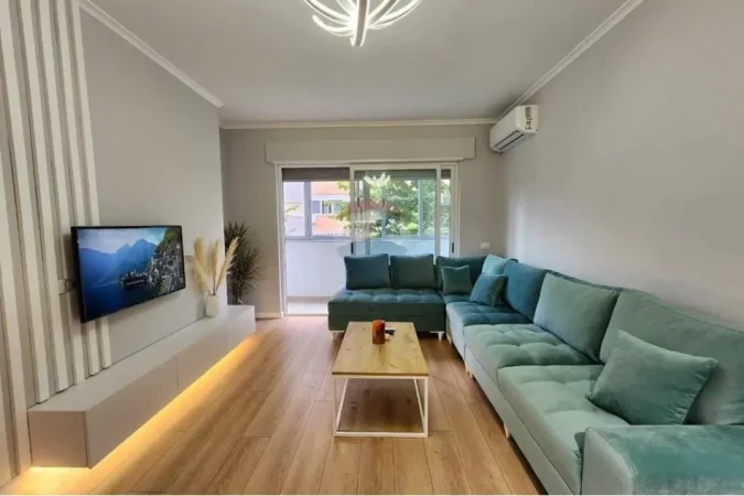 Tirane, jepet me qera apartament 2+1+Ballkon , 104 m² 750 € 