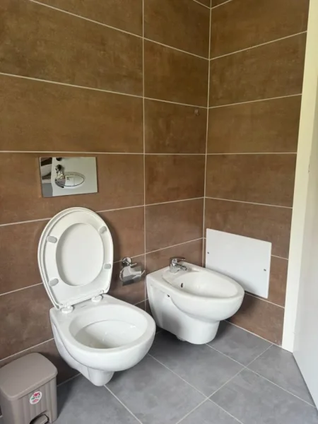 Tirane, jepet me qera apartament 1+1+Ballkon Kati 2, 81 m² 350 € (Fresku)