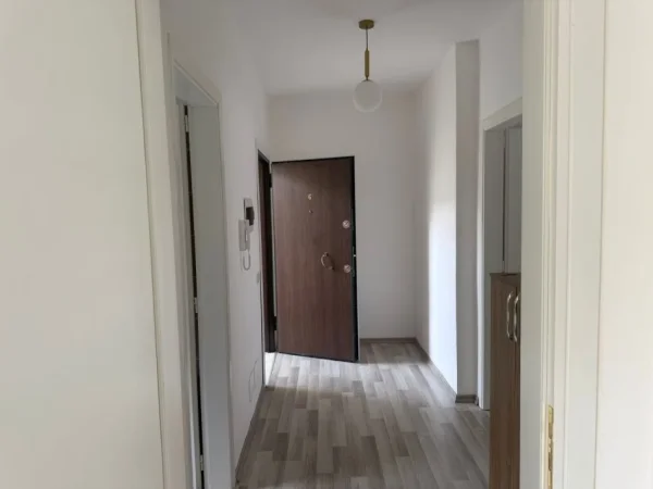 Tirane, jepet me qera apartament 1+1+Ballkon Kati 2, 81 m² 350 € (Fresku)