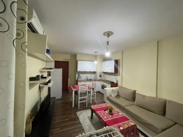 Tirane, jepet me qera apartament 1+1 Kati 3, 550 € 