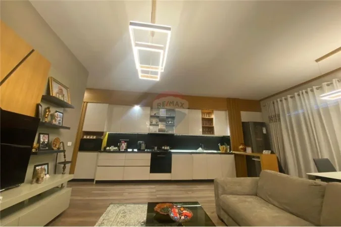 Tirane, shitet apartament 2+1+Ballkon Kati 6, 118 m² 207.000 € 