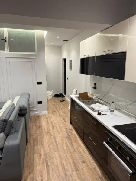 Tirane, jap me qera apartament 2+1+Ballkon Kati 1, 70 m² 650 € (rruga peti)