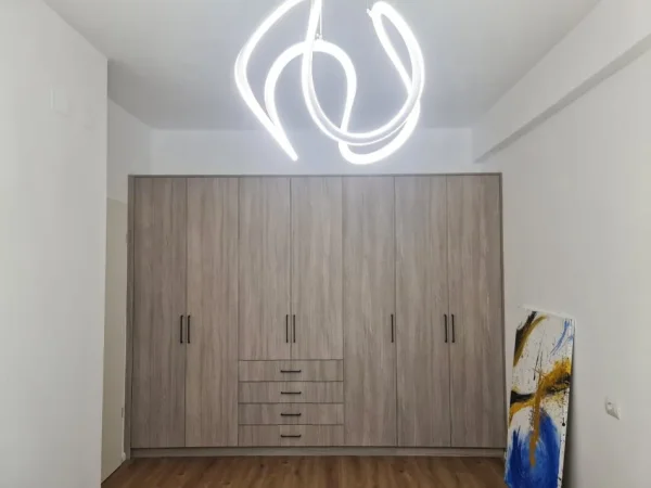 Tirane, jepet me qera apartament 1+1 Kati 7, 60 m² 400 € 