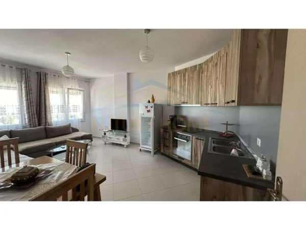 Tirane, jepet me qera apartament 1+1 Kati 8, 66 m² 500 € 