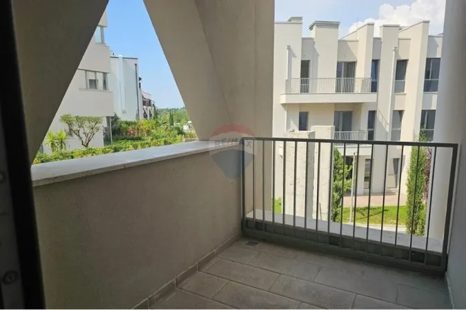 Tirane, shitet apartament 2+1+Ballkon , 156 m² 452.900 € 