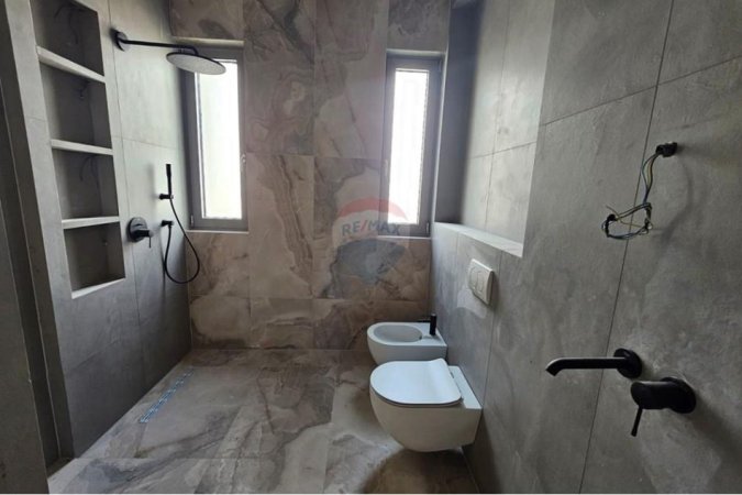 Tirane, shitet apartament 2+1+Ballkon , 156 m² 452.900 € 