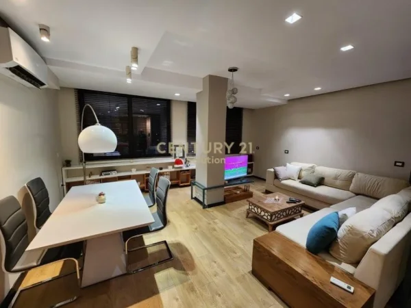 Tirane, jepet me qera apartament 1+1+Ballkon Kati 7, 65 m² 500 € (Astir)