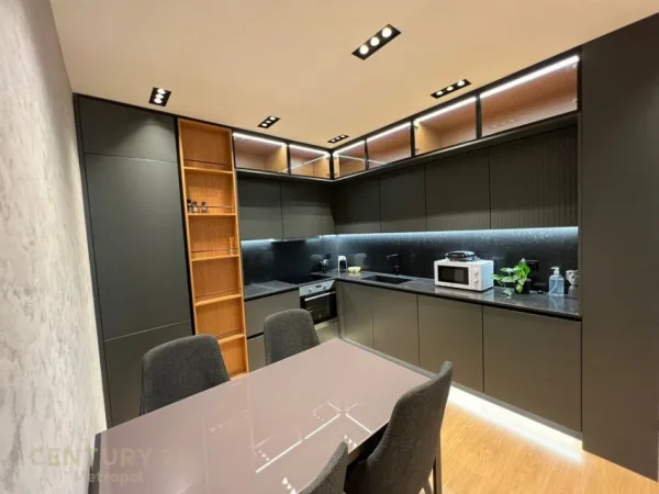 Tirane, jepet me qera apartament 2+1 Kati 6, 77 m² 1.700 € (Rr.e Kavajes)