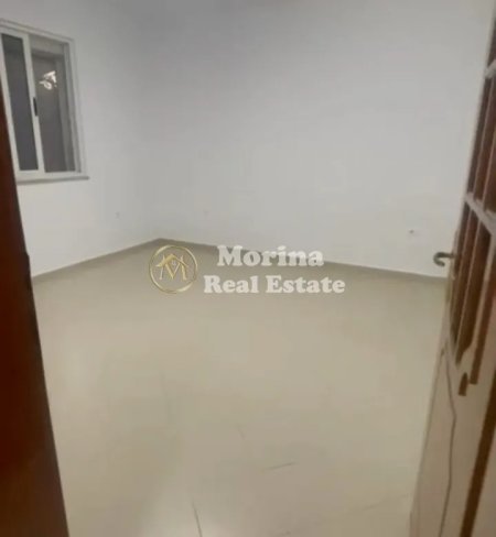 Tirane, jepet me qera shtepi 3+1 Kati 1, 110 m² 400 € (Rruga Besa)