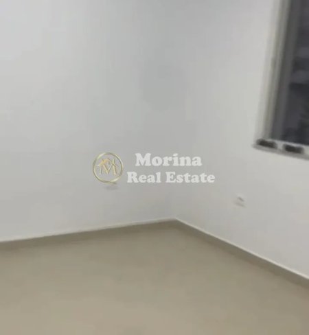 Tirane, jepet me qera shtepi 3+1 Kati 1, 110 m² 400 € (Rruga Besa)