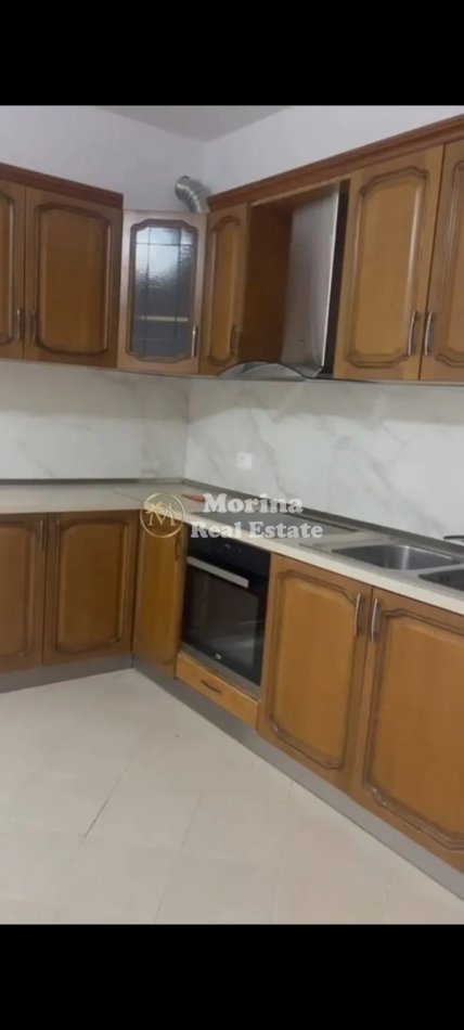 Tirane, jepet me qera shtepi 3+1 Kati 1, 110 m² 400 € (Rruga Besa)