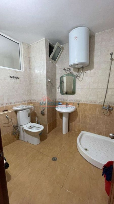 Tirane, jepet me qera apartament 1+1+Ballkon Kati 1, 70 m² 600 € (Laprak)