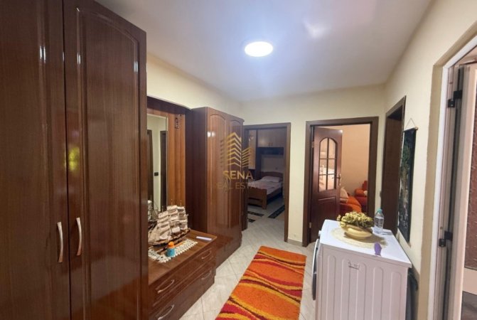 Tirane, shitet apartament 3+1+Ballkon Kati 2, 94 m² 155.000 € (Rruga Kongresi i Manastirit)