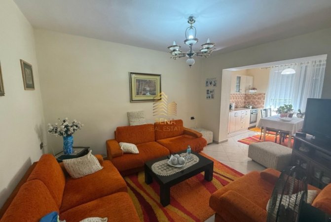 Tirane, shitet apartament 3+1+Ballkon Kati 2, 94 m² 155.000 € (Rruga Kongresi i Manastirit)