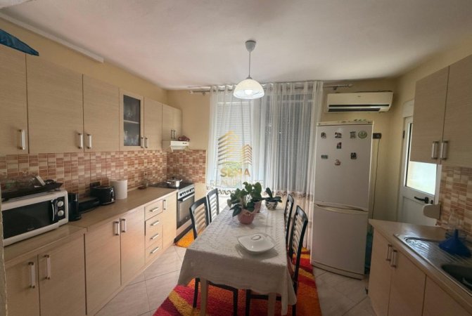 Tirane, shitet apartament 3+1+Ballkon Kati 2, 94 m² 155.000 € (Rruga Kongresi i Manastirit)