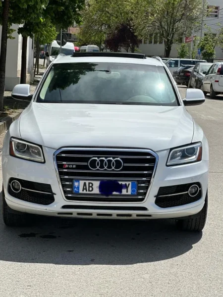 Tirane, shes makine Audi Benzin, e bardhë automatik Klima 140.000 km 9200 €