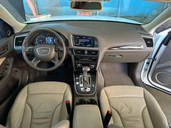 Tirane, shes makine Audi Benzin, e bardhë automatik Klima 140.000 km 9200 €