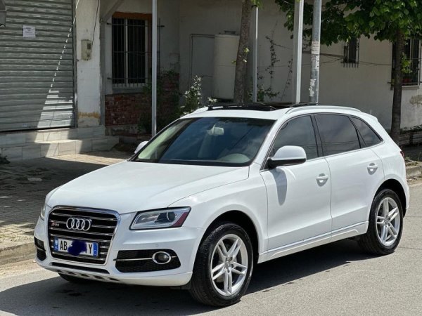 Tirane, shes makine Audi Benzin, e bardhë automatik Klima 140.000 km 10.700 €