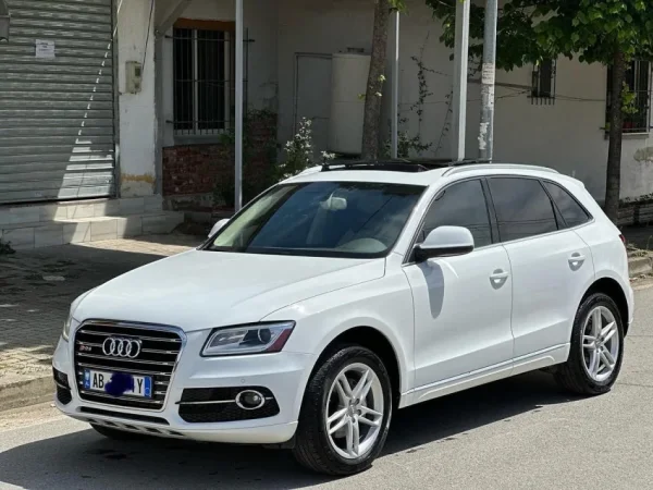 Tirane, shes makine Audi Benzin, e bardhë automatik Klima 140.000 km 9200 €