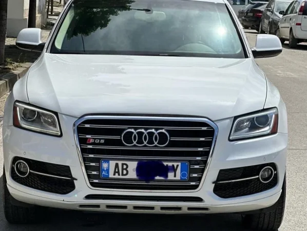 Tirane, shes makine Audi Benzin, e bardhë automatik Klima 140.000 km 9200 €