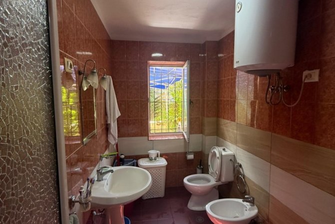 Tirane, shitet apartament 3+1+Ballkon Kati 2, 94 m² 155.000 € (Rruga Kongresi i Manastirit)