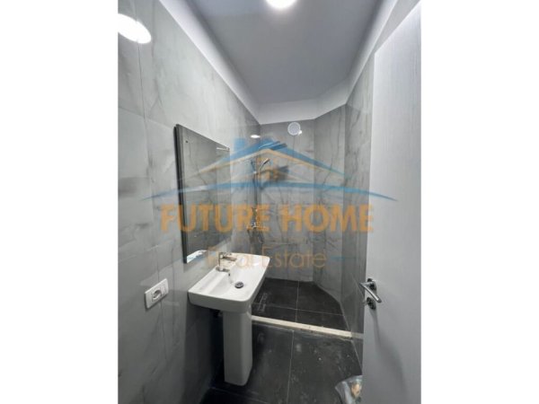 Tirane, shitet apartament 1+1 Kati 4, 36 m² 82.000 € (Komuna e Parisit, pranë Rruges Rapo Hekali)