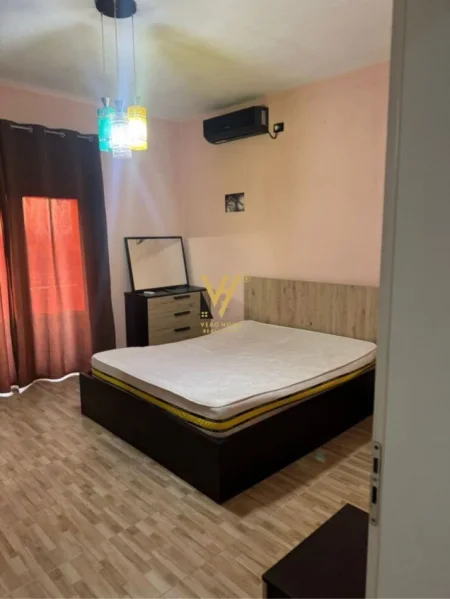 Tirane, jepet me qera apartament 2+1+Ballkon Kati 0, 150 m² 450 € (SANATORIUM)